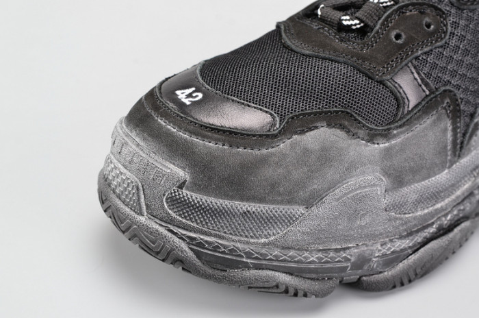 bl black triple s trainer w06g01001